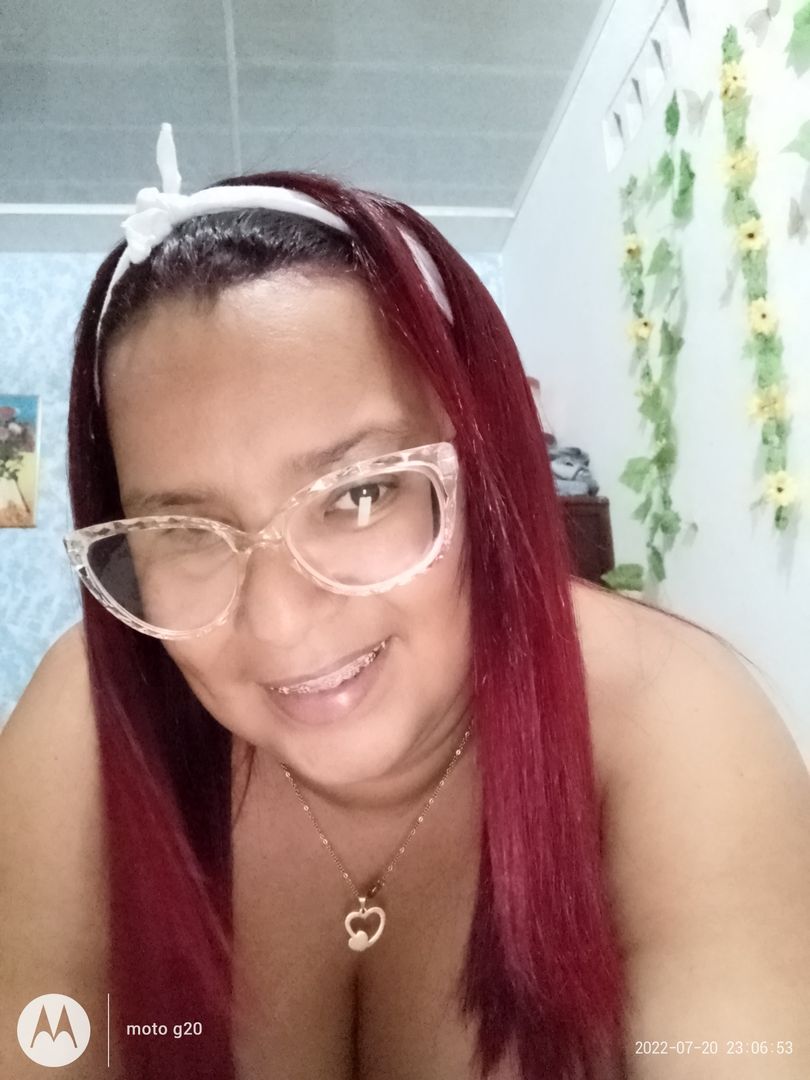 Hola estoy sola en mi habitación 