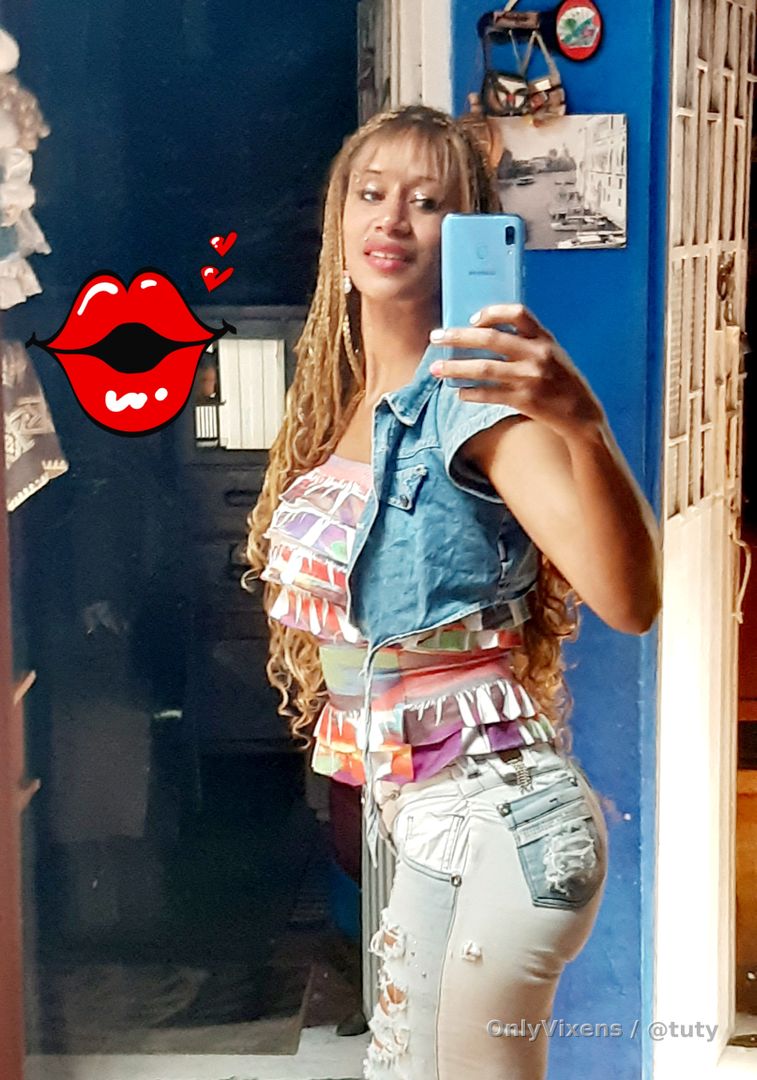 Hola ..soy nueva y traigo contenido muy caliente