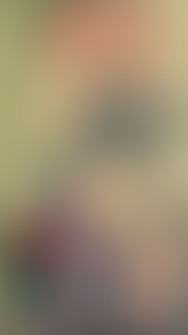 Su arte multifacético me elevaba a otras dimensiones, transformaba mis pensamientos angelicales a pensamientos morbosos. Tocaba mi torso como si este fuera un arpa, con aquella majestuosidad, con pasión a lo que hacía. Un gran artista capaz de transformar esos sentimientos atrapados en mi pecho, pero el mayor arte experimentado en mi no fueron sus besos y caricias, fue esa técnica al usar su instrumento. Tan benévolo y entregado, inspirado por esta musa que inspiraba a su lujuria y lo envolvía en torrencial ardiente de fantasías eróticas. 