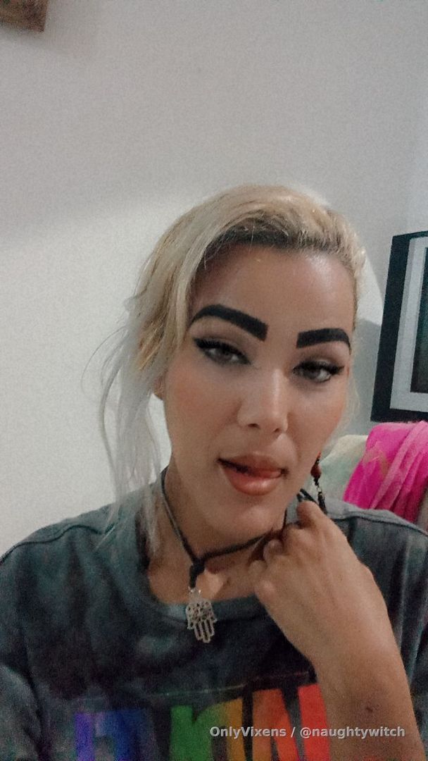 Si mis letras pueden seducirte imagina que te harían mis manos