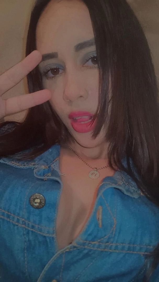 Hola. Estoy aburrida. Quien para jugar.?