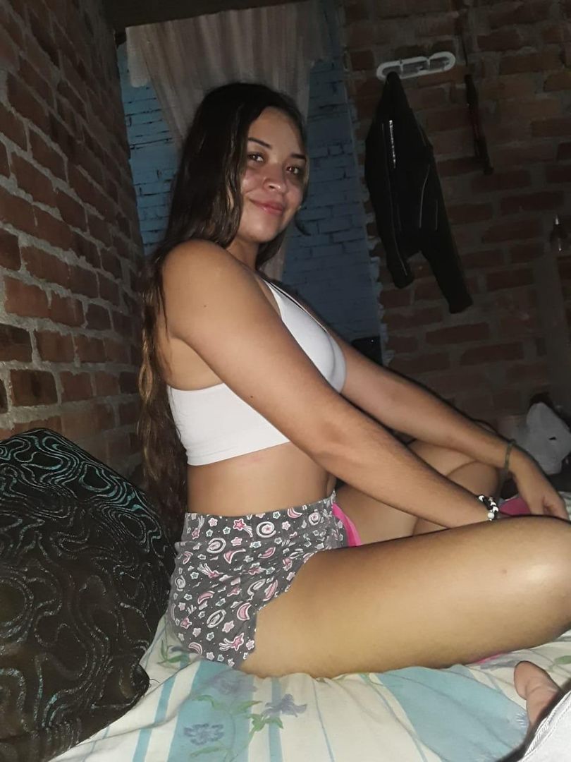 Estoy aburrida.... Hacemos algo 😈