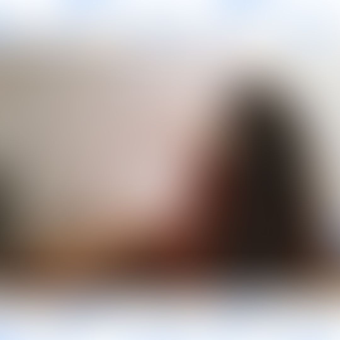 Deseé enrredarme en todas sus fantasías, esas que leían mis ojos cada noche, en dónde el me decía cuánto me amaba y en el que anhelaba sentir sus manos tocando y erizando mi piel.. sus perversiones aumentaban cada madrugada al verme en línea, él lo deseaba tanto como yo. él se excitaba con solo pensarme y yo con solo imaginarlo.