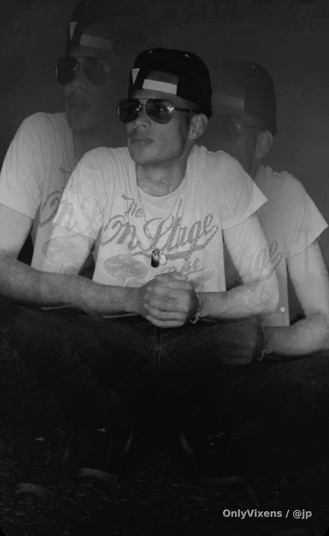 Te invito a que conoscas mas de este morenaso 😉📱📞😈