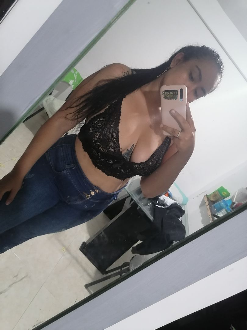 Hola cariño hecha un vistazo a mis nuevos fotos y te olvides de seguirme para mas contenido 💗💗💗💗