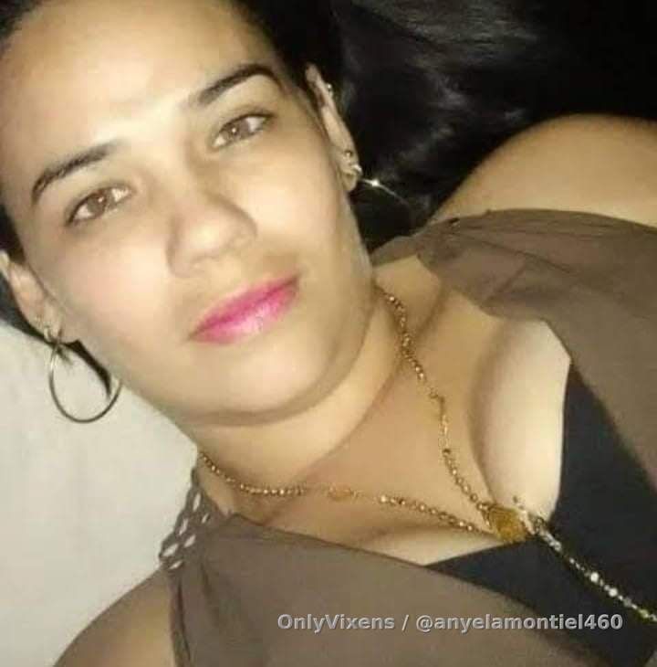 Hola aquí estoy aburrida están despierto???