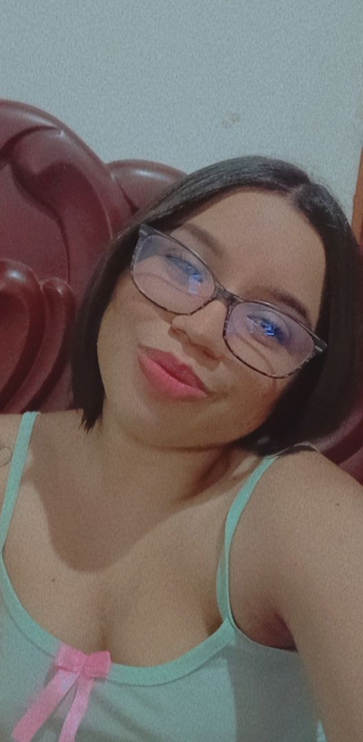 ¿Te gustan mis gafas? ¿Quieres que las dejé puestas ,o te gustaría mejor que me las quite ? 