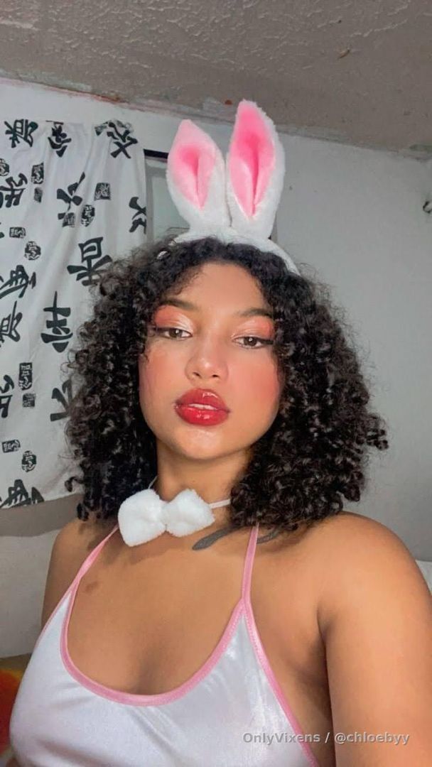 Can I be your bunny?🙈