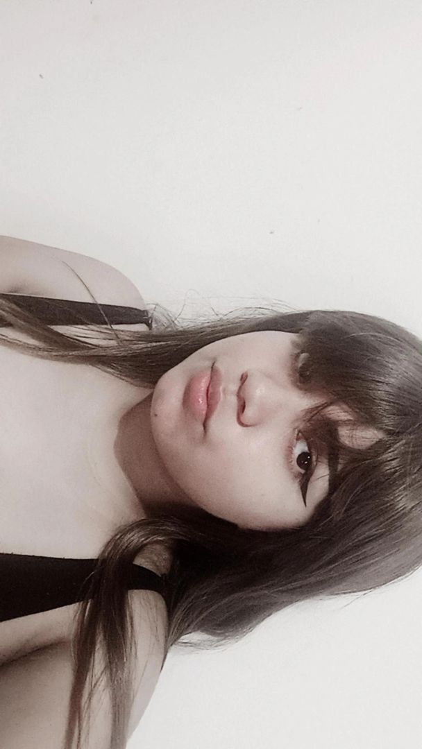 Hoy mi siento sola quien me escribe para hablar un rato, y su quieres fotos escribe al privado 