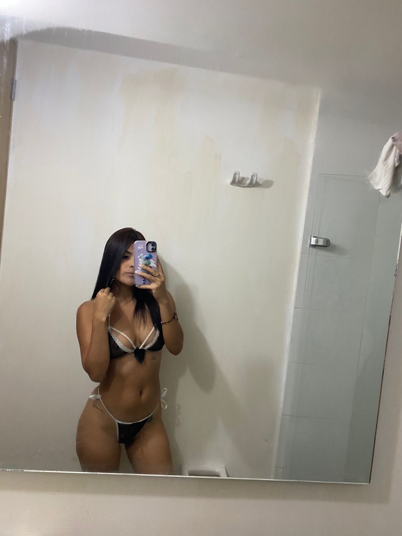 Amor hola, escríbeme a mi wpp si quieres ver más 3053647962 también tengo video en pareja rico😚😈