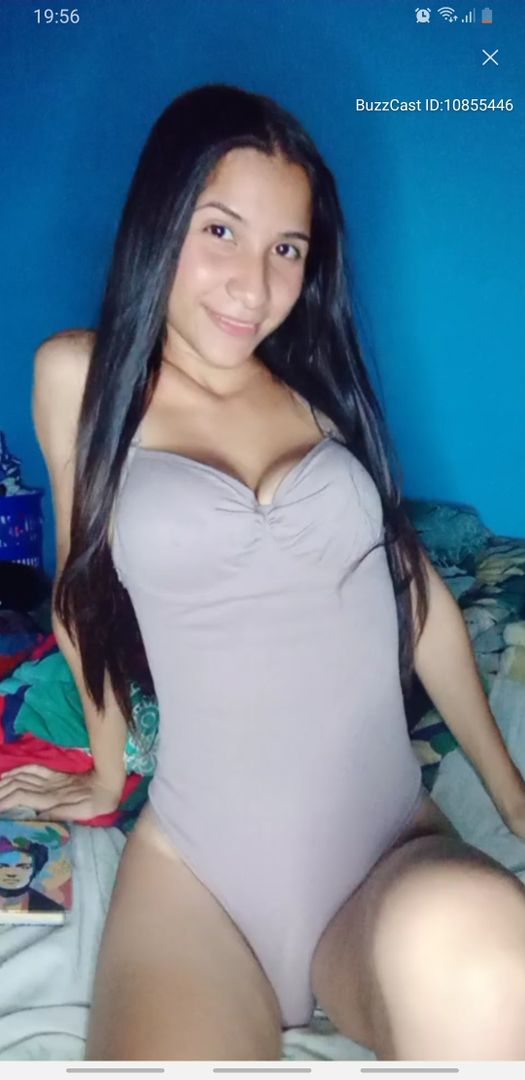 Holis por aquí unas fotitos para que me conozcan y me sigan besos 