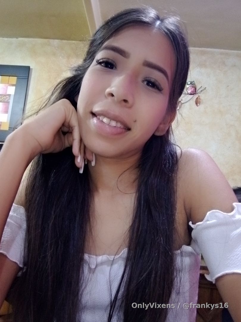 Ven y suscribete para que disfrutes de mis mejores fotos🔥 y te Diviertas conmigo 🍑