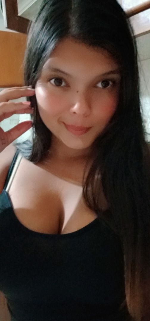 Hola, estoy aburrida😪 te gustaría hablar.? 🥺