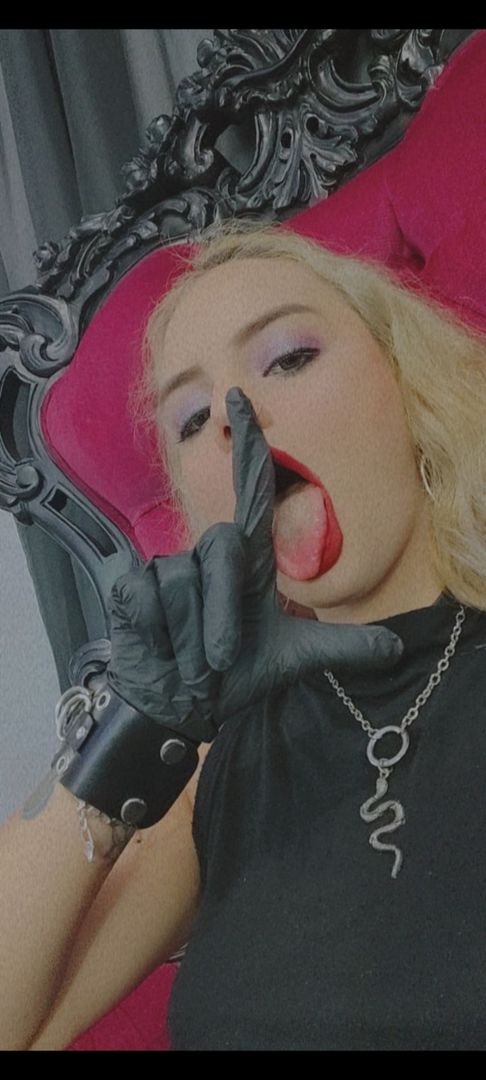 Cuckolds and losers who want to be drained follow me and send message 😈👠🐷💲