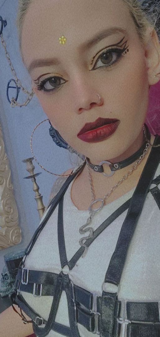 Cuckolds, slaves and losers... On the floor ready to be drained 