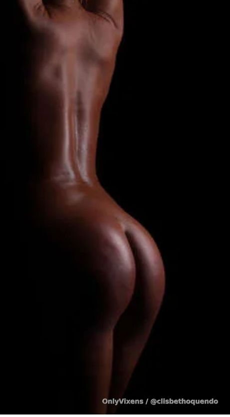 Ven y chatea conmigo que estoy caliente papi 🍑🥵