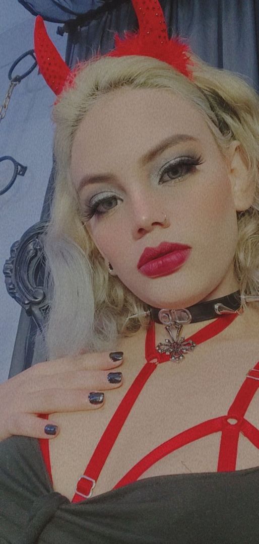 My angel face will take you from heaven to hell in no time.... But you will feel an ecstasy of pleasure when it does 🔥