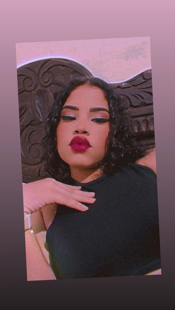 Hola chicos he iniciado hoy en onlyvixens y estaré subiendo contenido más seguido ❤️