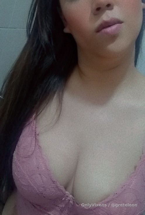 Suscribete y observa como juego con mis tetas 