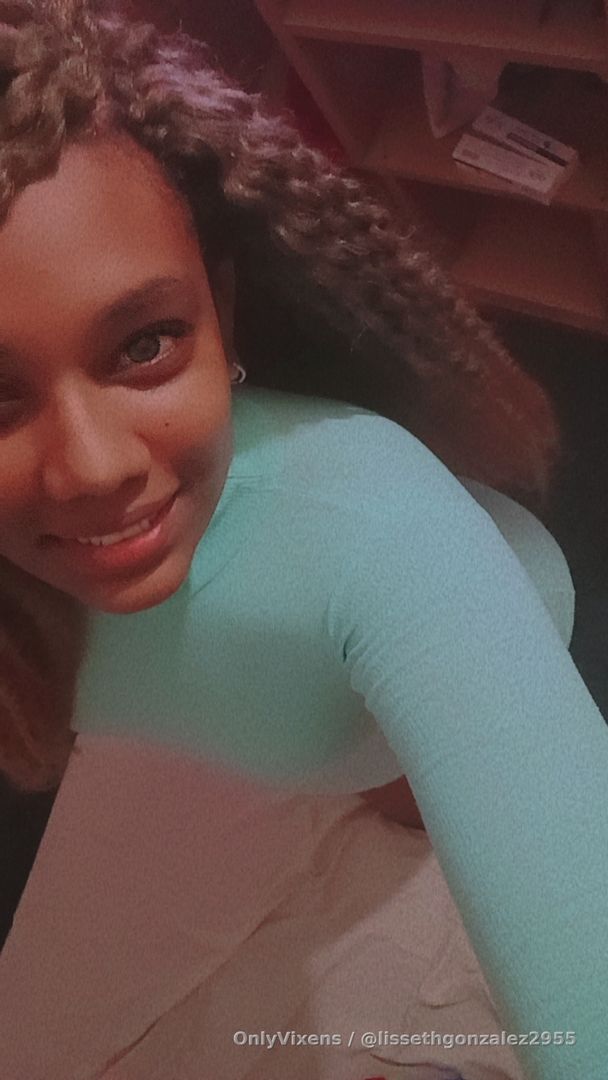 Aburrida ven a charlar conmigo🥰😈