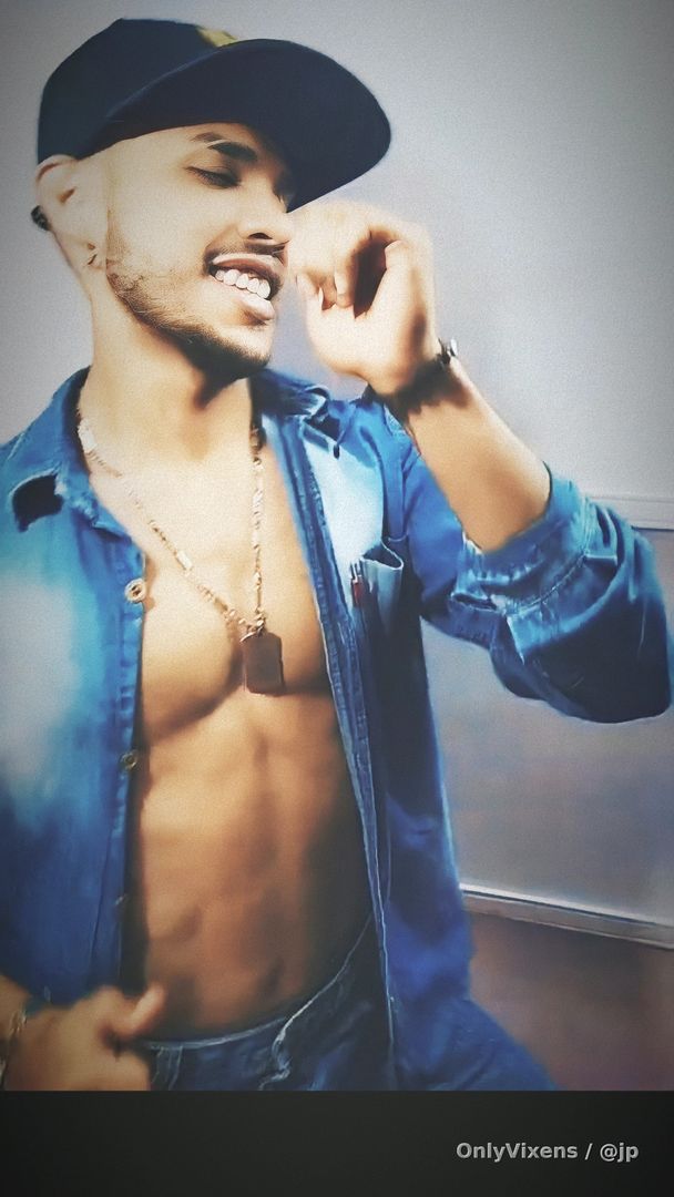 Aburrido escríbeme 😈📱📞
No me dejes con las ganas...