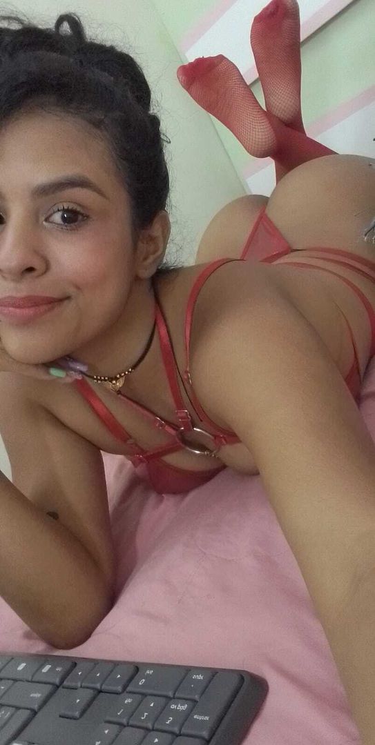 Diviértete conmigo bb 😘