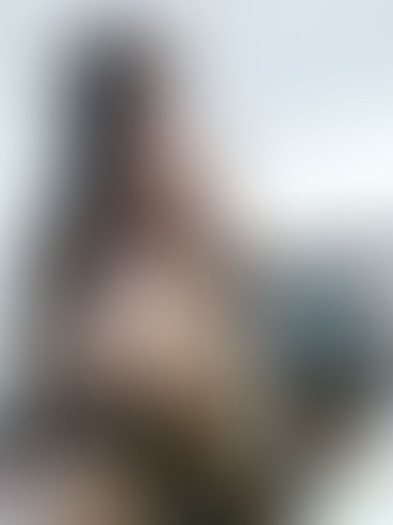 Hermosa negra semi desnuda 😈