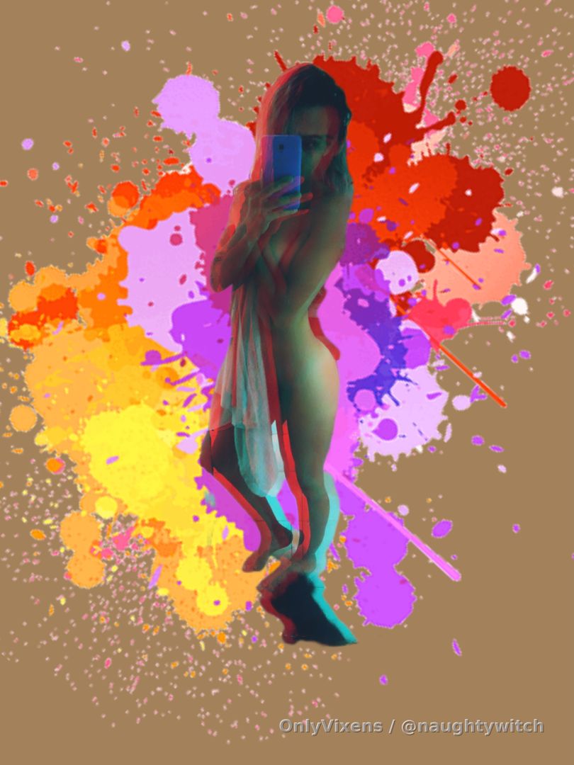 Desnúdame con sinceridad, con hechos reales y no con palabras cargadas de vacío. Desnúdame con una sonrisa sincera, con un te amo, con la honestidad en tus acciones y no con la hipocresía en ella. Desnúdame con un abrazo, con un 