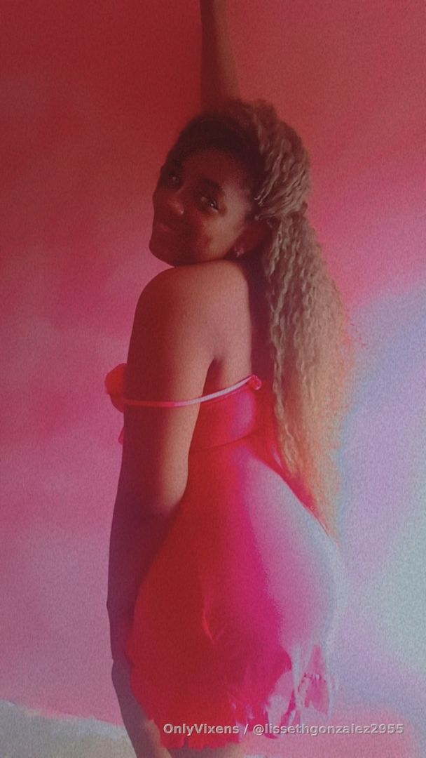 Hola estoy aburrida ven a charlar conmigo 