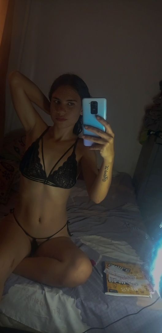 Deseo que alguien me acompañe está noche 🥵🥵