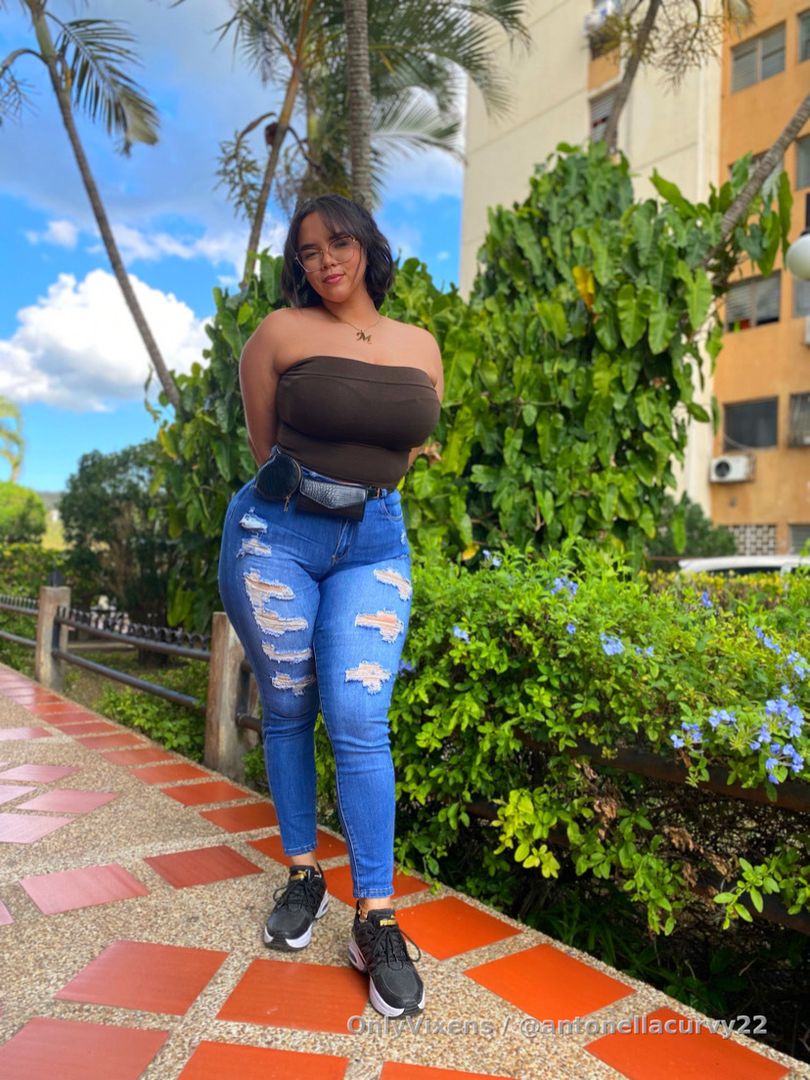 Hello love, do you like curves?