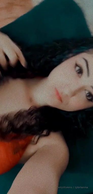 Bebe sucribete y disfruta de este rico cuerpo con curvas. 🤭😘