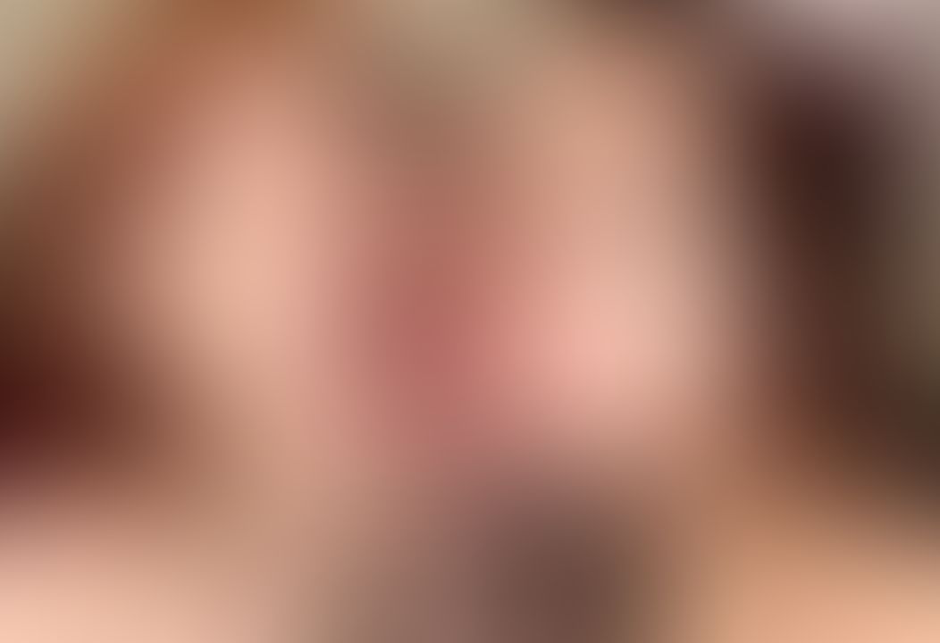 Mis dos amigas invitandome a ver una peli 