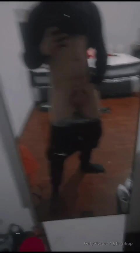 Aburrido 🥱 y un poco caliente 