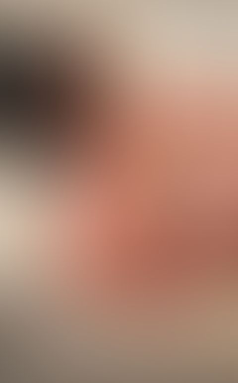 Esta chica se esta metiendo su juguete de plastico por el coño 🥵🔥🔥🔥🔥